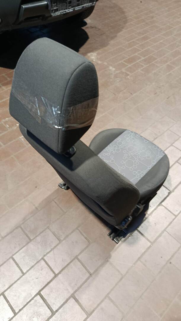 Foto: FAHRERSITZ/ SITZ VORN LINKS ( 4/5 TÜRER ) eines Ford Fiesta 1.4