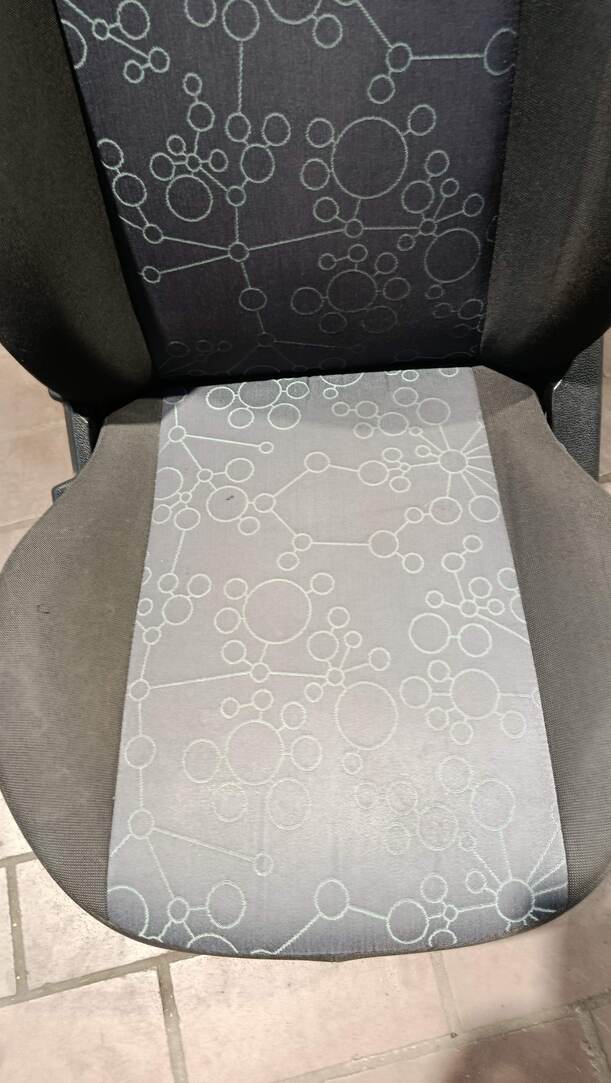 Foto: FAHRERSITZ/ SITZ VORN LINKS ( 4/5 TÜRER ) eines Ford Fiesta 1.4
