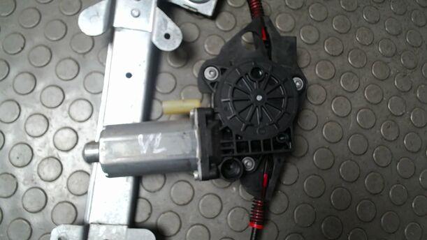 Foto: FENSTERHEBER ELEKTRISCH VORN LINKS ( 4/5 TÜRER ) eines Ford Fiesta 1.4 GLXi