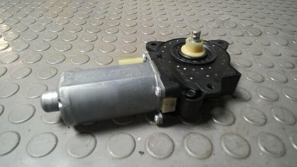 Foto: FENSTERHEBERMOTOR VORN RECHTS ( 4/5 TÜRER ) eines Ford Fiesta 1.4 GLXi