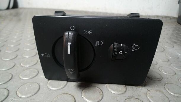 Foto: LICHTSCHALTER eines Ford Fiesta 1.4 GLXi