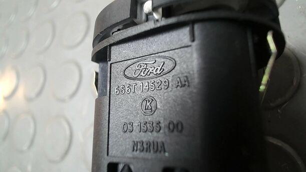 Foto: FENSTERHEBERSCHALTER eines Ford Fiesta 1.4 GLXi