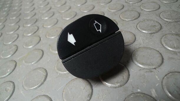 Foto: FENSTERHEBERSCHALTER eines Ford Fiesta 1.4 GLXi
