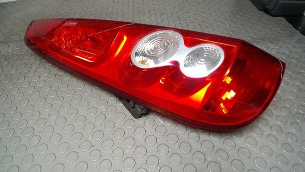 Foto: HECKLEUCHTE/ RÜCKLEUCHTE LINKS (4/5 TÜRER ) eines Ford Fiesta 1.4 GLXi