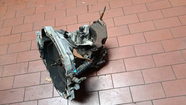 Foto: SCHALTGETRIEBE 5-GANG eines Chevrolet Kalos 1.4 16V GLXi
