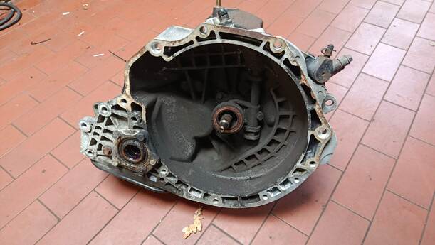 Foto: SCHALTGETRIEBE 5-GANG eines Chevrolet Kalos 1.4 16V GLXi