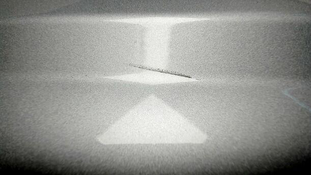 Foto: TANKKLAPPE / TANKDECKEL eines Mercedes-Benz C 200 CDI DPF GLXi