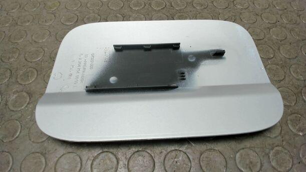 Foto: TANKKLAPPE / TANKDECKEL eines Mercedes-Benz C 200 CDI DPF GLXi