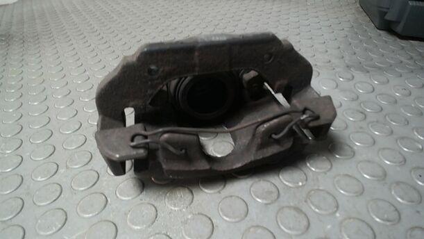 Foto: BREMSSATTEL VORN LINKS eines Ford Fiesta 1.4 GLXi