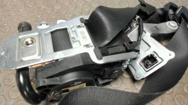 Foto: SICHERHEITSGURT VORNE RECHTS ( PRE SAFE SYSTEM ) eines Mercedes-Benz C 200 CDI DPF GLXi