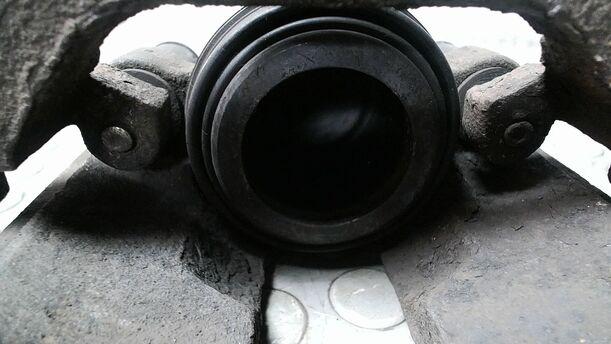 Foto: BREMSSATTEL VORN RECHTS ( ATE ) eines Ford Fiesta 1.4 GLXi