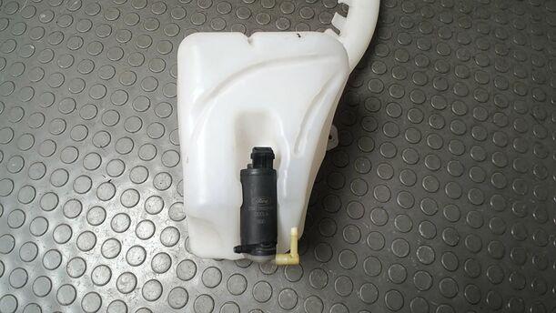 Foto: SCHEIBENWASCHBEHÄLTER eines Ford Fiesta 1.4 SX