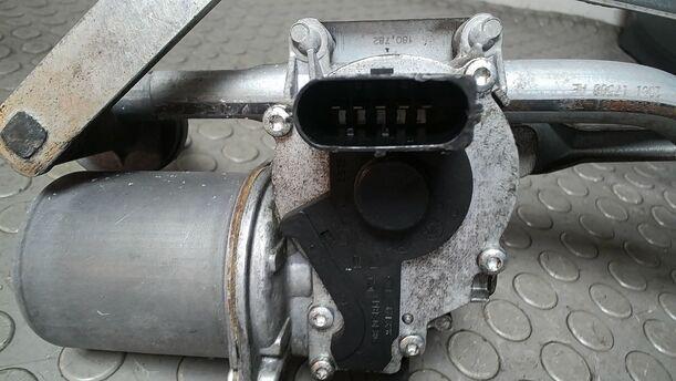Foto: SCHEIBENWISCHERMOTOR VORN eines Ford Fiesta 1.4 SX