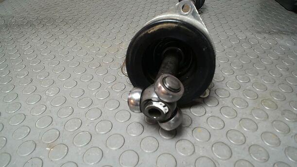 Foto: ANTRIEBSWELLE LINKS ( SCHALTGETRIEBE ) eines Renault Twingo 1.2 16V SX