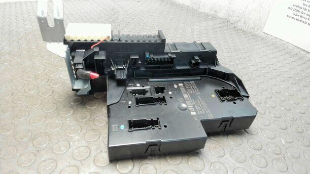 Foto: SICHERUNGSKASTEN / ZENTRALMODULE eines Mercedes-Benz C 200 CDI DPF SX