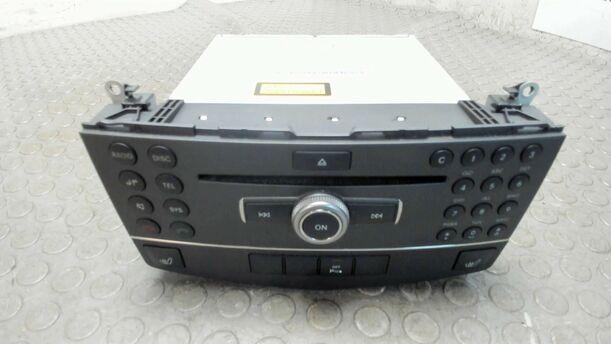 Foto: RADIO ( PANASONIC / OHNE RADIOCODE ) eines Mercedes-Benz C 200 CDI DPF SX