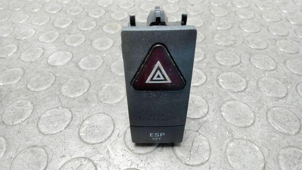 Foto: WARNBLINKSCHALTER eines Mercedes-Benz C 200 CDI DPF SX