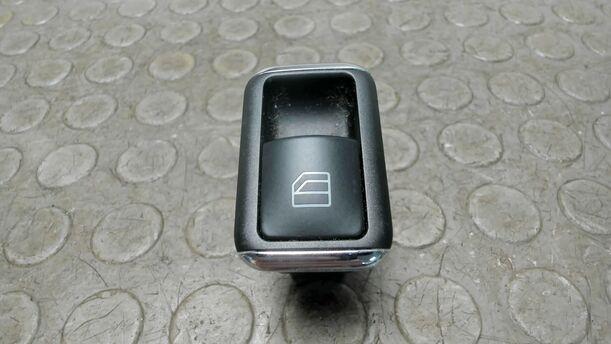 Foto: FENSTERHEBERSCHALTER eines Mercedes-Benz C 200 CDI DPF SX