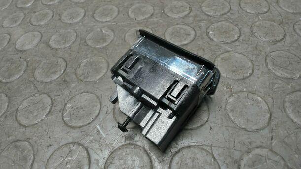 Foto: FENSTERHEBERSCHALTER eines Mercedes-Benz C 200 CDI DPF SX