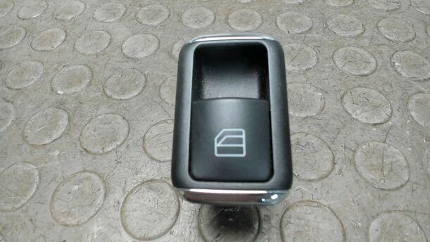 Foto: FENSTERHEBERSCHALTER eines Mercedes-Benz C 200 CDI DPF SX