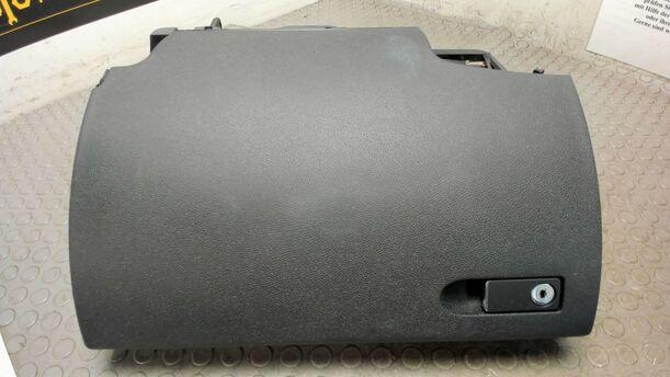 Foto: HANDSCHUHFACH eines Mercedes-Benz C 200 CDI DPF GL