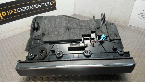 Foto: HANDSCHUHFACH eines Mercedes-Benz C 200 CDI DPF GL