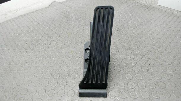Foto: GASPEDAL ( DIESEL / SCHALTGETRIEBE ) eines Mercedes-Benz C 200 CDI DPF GL