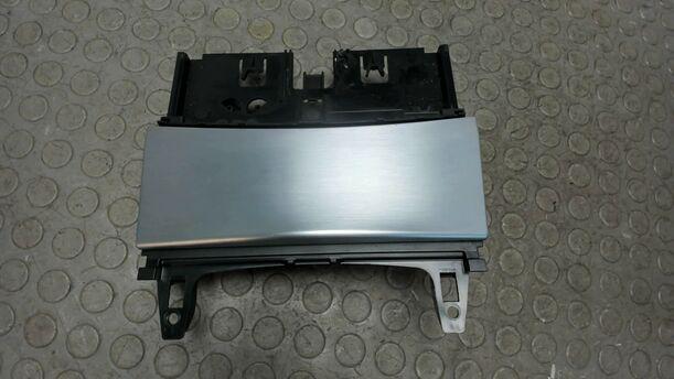 Foto: ABLAGEFACH MITTELKONSOLE eines Mercedes-Benz C 200 CDI DPF GL