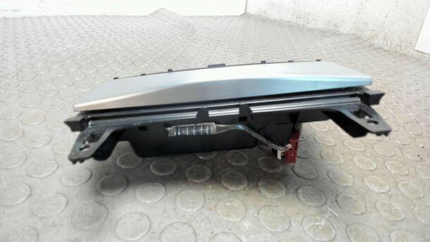 Foto: ABLAGEFACH MITTELKONSOLE eines Mercedes-Benz C 200 CDI DPF GL