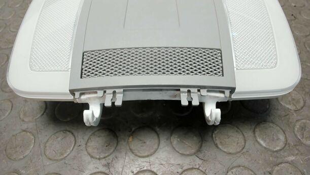 Foto: INNENBELEUCHTUNG VORNE ( PANORAMADACH ) eines Mercedes-Benz C 200 CDI DPF GL