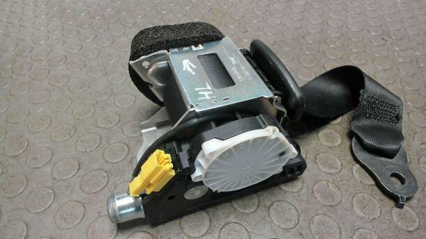 Foto: SICHERHEITSGURT VORNE LINKS eines Mercedes-Benz C 200 CDI DPF GL