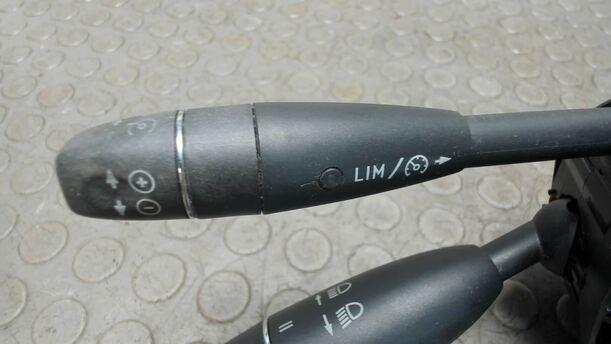 Foto: LENKSTOCKSCHALTER / KOMBISCHALTER eines Mercedes-Benz C 200 CDI DPF GL