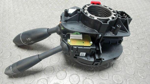 Foto: LENKSTOCKSCHALTER / KOMBISCHALTER eines Mercedes-Benz C 200 CDI DPF GL