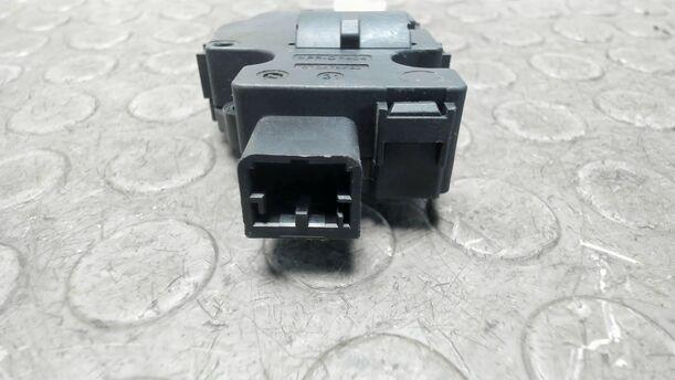 Foto: STELLMOTOR UMLUFTKLAPPE eines Mercedes-Benz C 200 CDI DPF Ghia