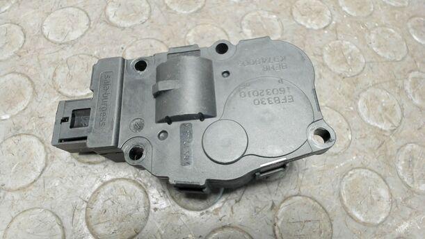 Foto: STELLMOTOR UMLUFTKLAPPE eines Mercedes-Benz C 200 CDI DPF Ghia