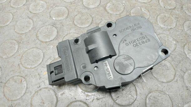 Foto: STELLMOTOR UMLUFTKLAPPE eines Mercedes-Benz C 200 CDI DPF Ghia