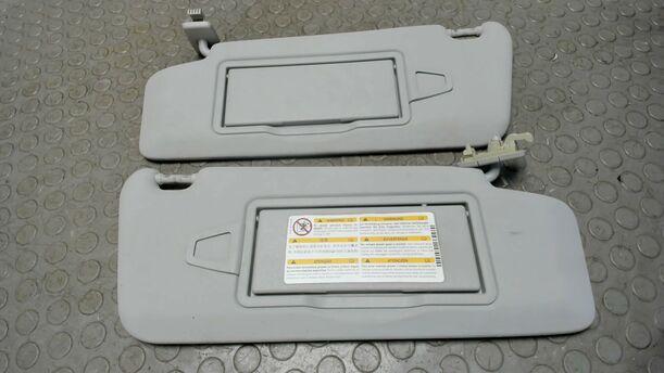 Foto: SONNENBLENDENPAAR eines Mercedes-Benz C 200 CDI DPF GLS