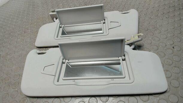 Foto: SONNENBLENDENPAAR eines Mercedes-Benz C 200 CDI DPF GLS