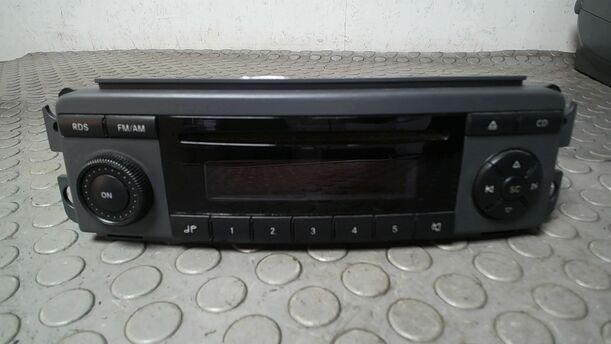 Foto: CD RADIO ( MIT RADIOCODE ) eines Smart smart forfour GLS