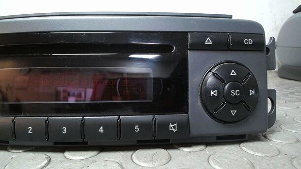 Foto: CD RADIO ( MIT RADIOCODE ) eines Smart smart forfour GLS