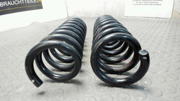 Foto: HINTERE FEDERNPAAR / FEDERN HINTEN eines Mercedes-Benz C 200 CDI DPF GLS