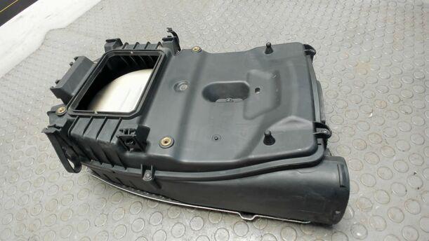 Foto: LUFTFILTERKASTEN eines Mercedes-Benz C 200 CDI DPF GLS