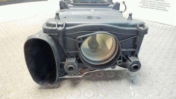 Foto: LUFTFILTERKASTEN eines Mercedes-Benz C 200 CDI DPF GLS