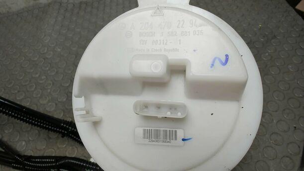 Foto: KRAFTSTOFFPUMPE eines Mercedes-Benz C 200 CDI DPF GLS