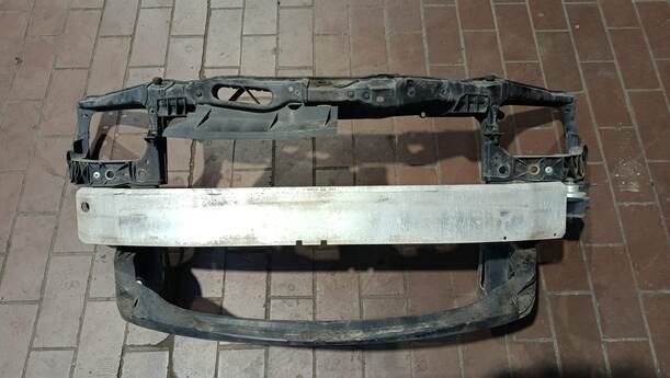 Foto: FRONTBLECH/ SCHLOSSTRÄGER eines Opel Corsa 1.4 16V GLS