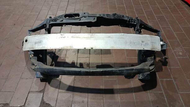 Foto: FRONTBLECH/ SCHLOSSTRÄGER eines Opel Corsa 1.4 16V GLS