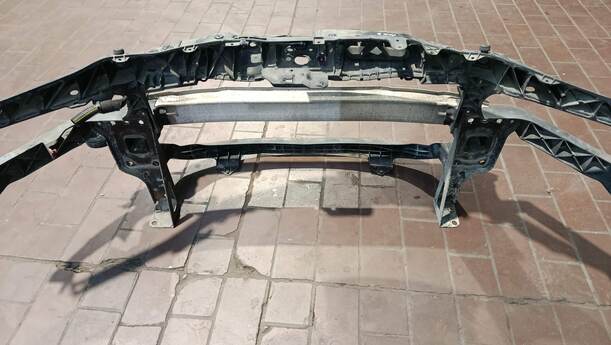 Foto: FRONTBLECH/ SCHLOSSTRÄGER eines Opel Corsa 1.4 16V GLS