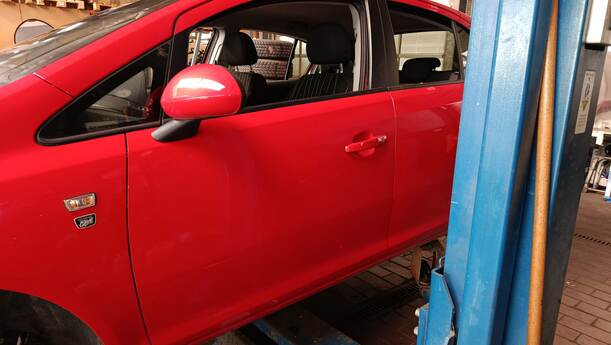 Foto: TÜR VORN LINKS ( 4/5 TÜRER ) eines Opel Corsa 1.4 16V GLS