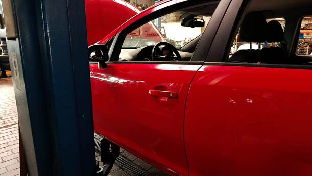 Foto: TÜR VORN LINKS ( 4/5 TÜRER ) eines Opel Corsa 1.4 16V GLS