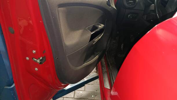 Foto: TÜR VORN LINKS ( 4/5 TÜRER ) eines Opel Corsa 1.4 16V GLS